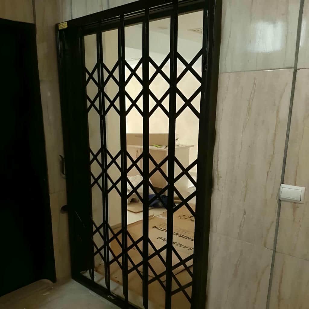 نصب درب آکاردئونی چهارگل در اصفهان