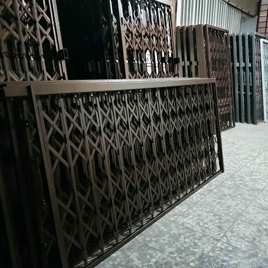 کارخانه درب آکاردئونی رنگ کوره ای در فیروزکوه کارخانه درب آکاردئونی رنگ کوره ای در فیروزکوه