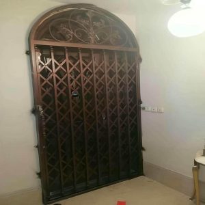 درب آکاردئونی در محمودآباد