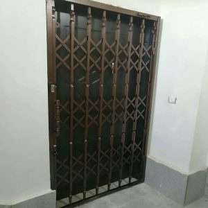درب آکاردئونی در بندر بوشهر