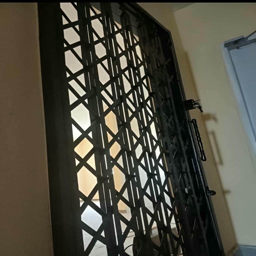 نصب درب آکاردئونی چهارگل در ساری