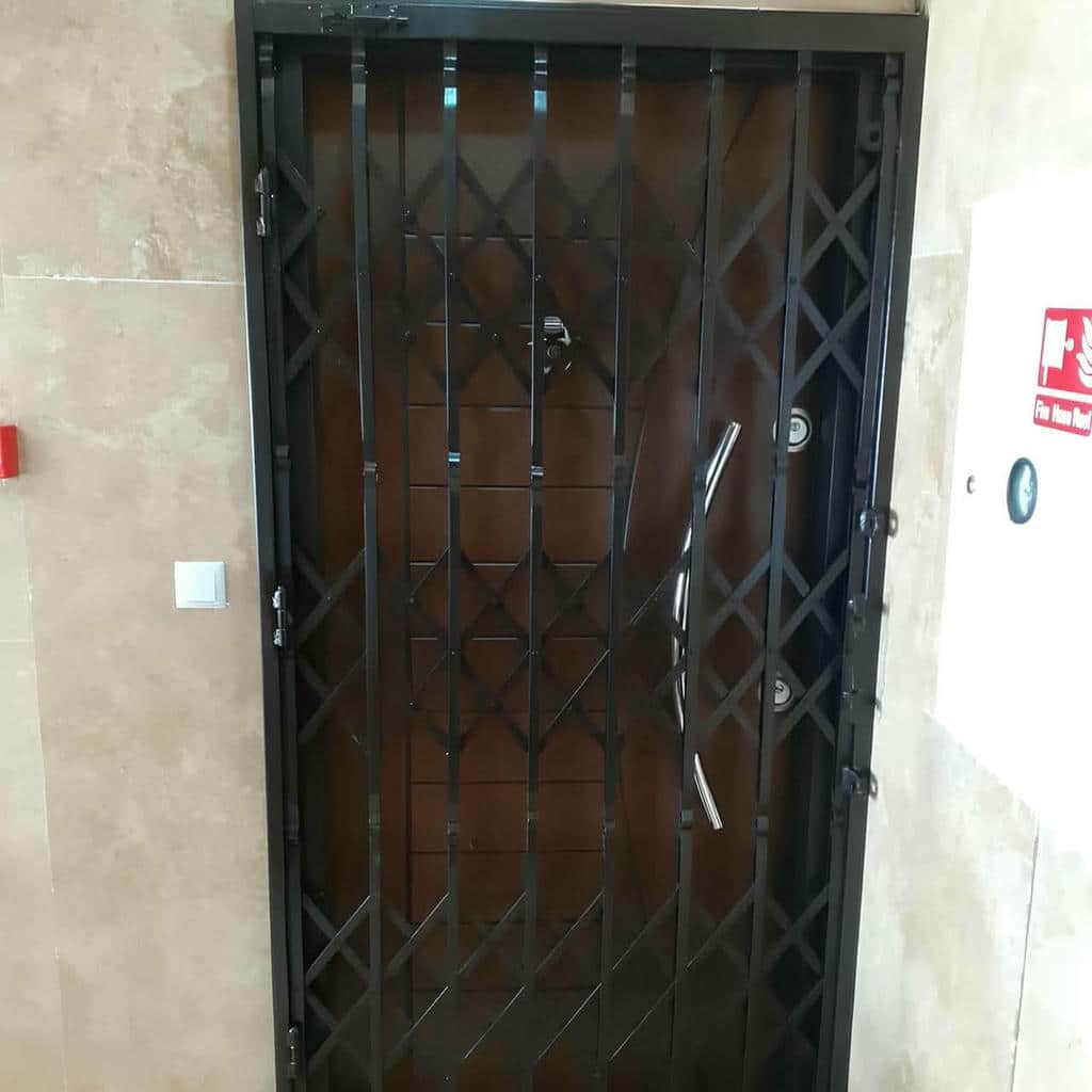نصب درب آکاردئونی چهارگل در بندر دیلم نصب درب آکاردئونی چهارگل در بندر دیلم