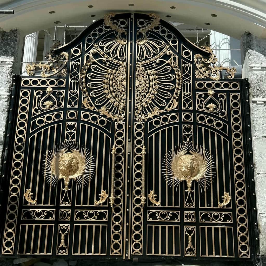 درب حیاط در لواسان