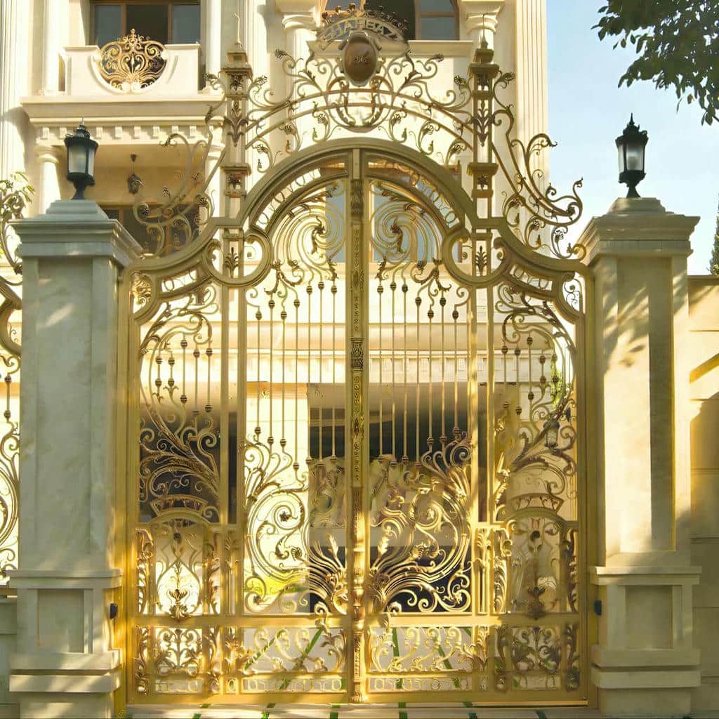 درب حیاط در همدان