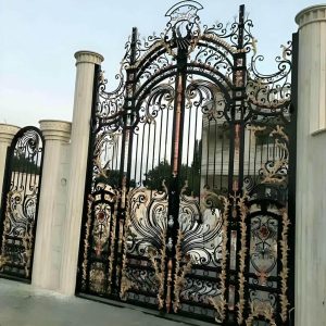 درب حیاط در گنبدکاووس