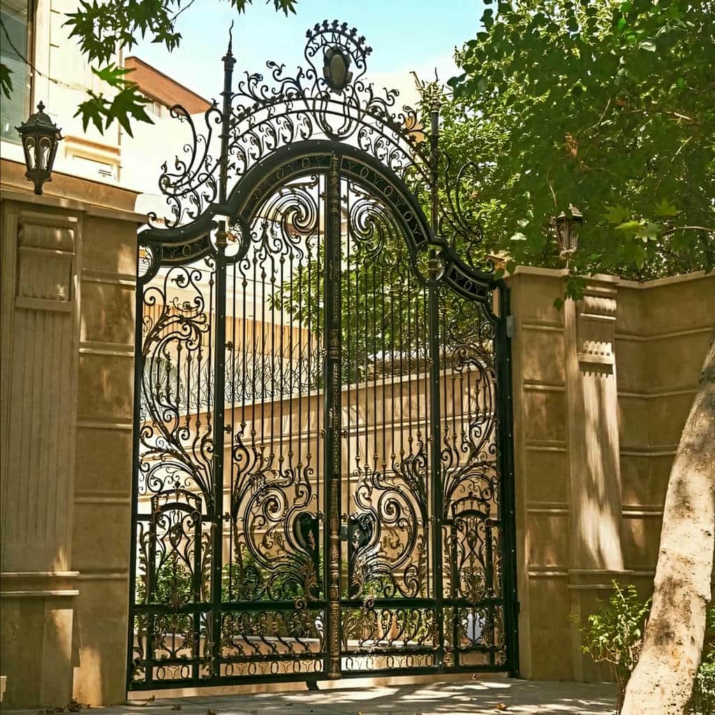 درب حیاط در یاسوج