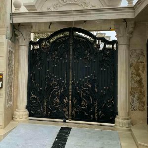 درب حیاط در طالقان