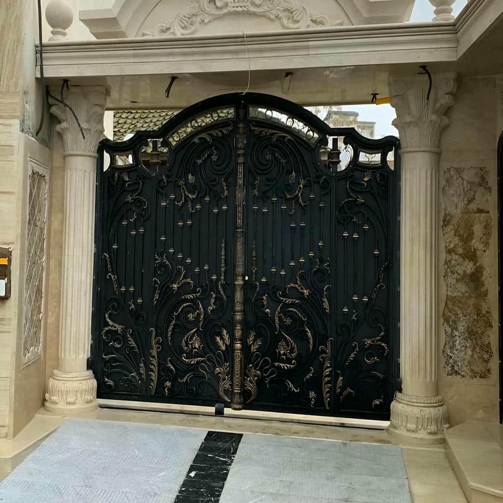 درب حیاط در طالقان