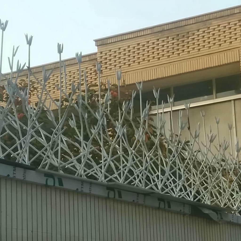 نصب حفاظ شاخ گوزنی دیوار ساختمان در رشت