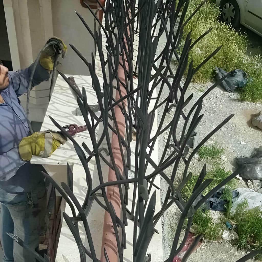 نصب حفاظ شاخ گوزنی دیوار ساختمان در اراک