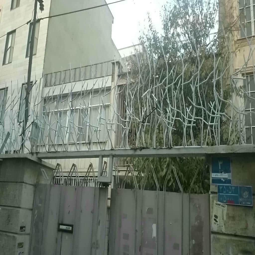 حفاظ شاخ گوزنی دیوار ساختمان در استان مازندران