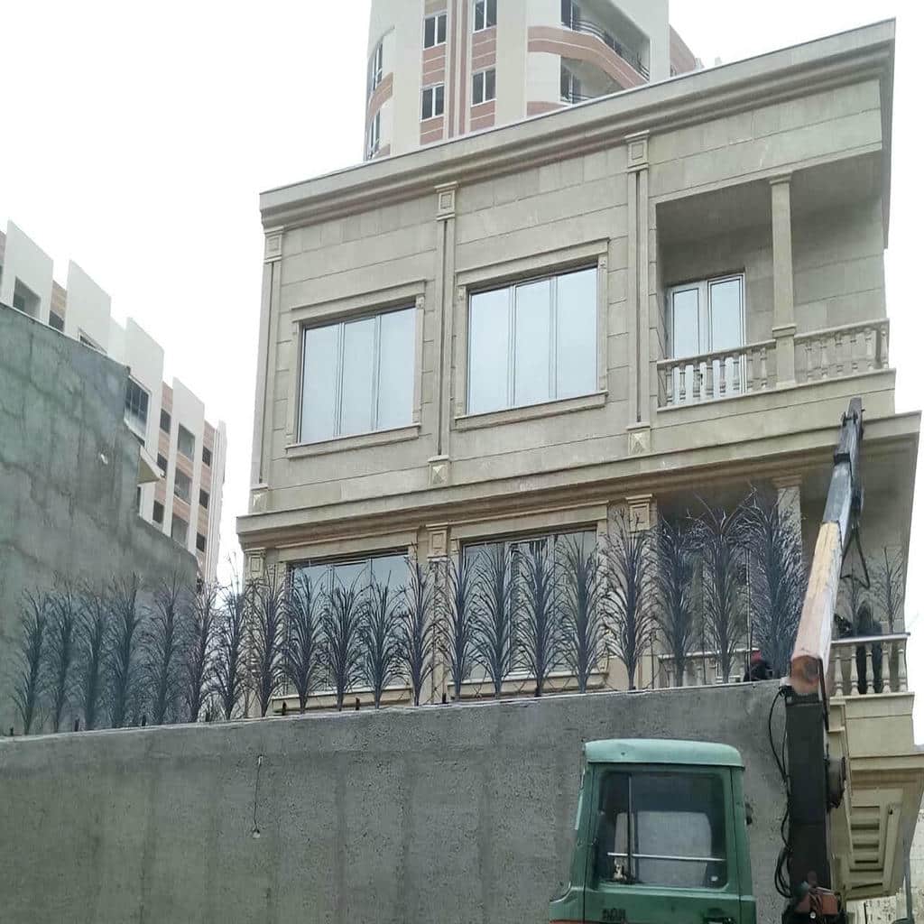 نصب حفاظ شاخ گوزنی دیوار ساختمان در استان گیلان