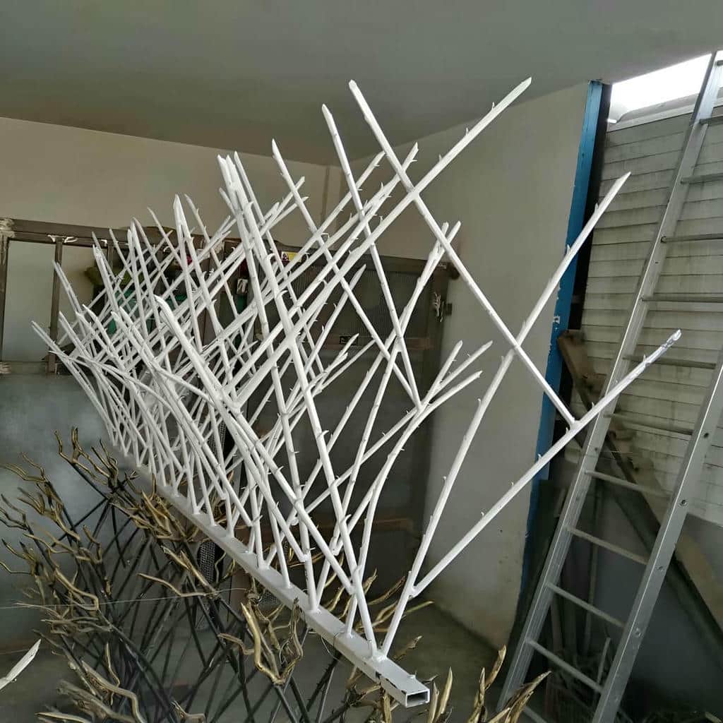 نصب حفاظ شاخ گوزنی دیوار ساختمان در چالوس
