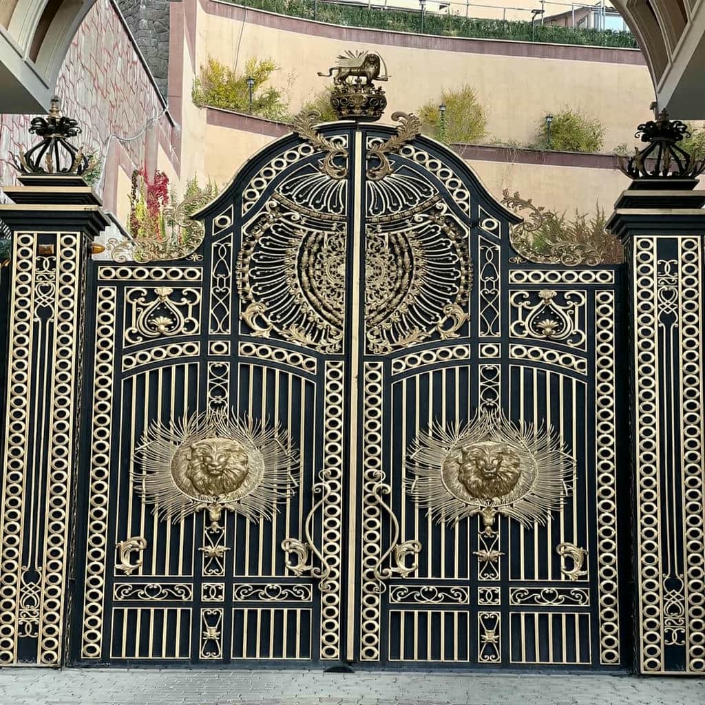 خرید درب حیاط ترکیب کلاسیک مدرن در کرمانشاه