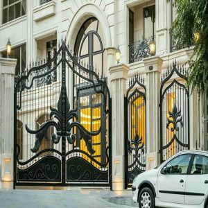 درب حیاط در ساری