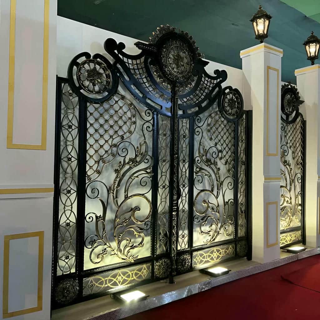 درب حیاط در ساوه