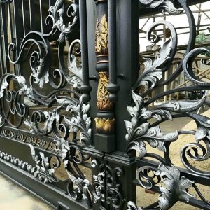 درب حیاط در چالوس