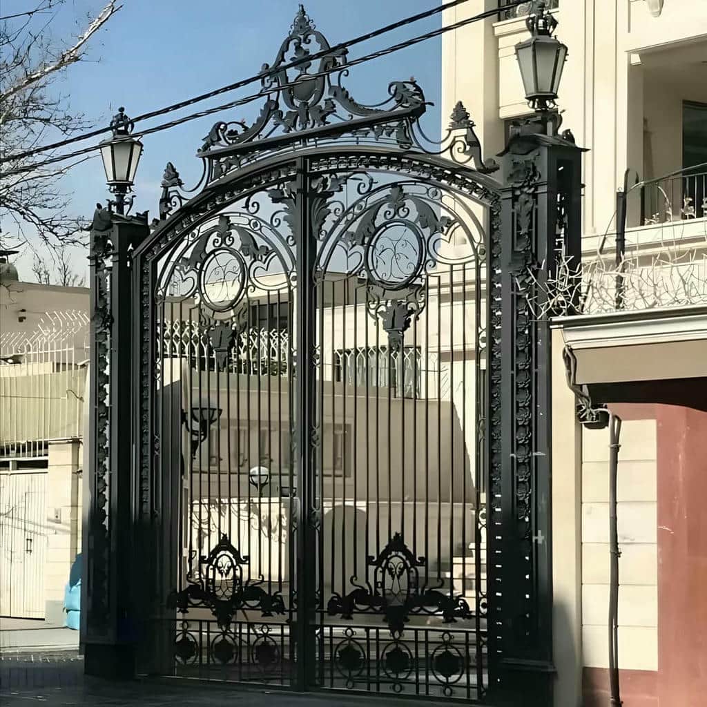 نصب درب حیاط پروفیل سنگین در ارومیه