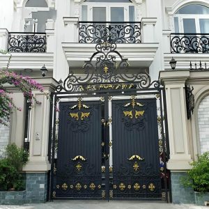 درب حیاط در ایلام