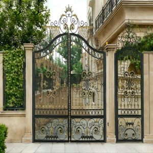 درب حیاط در مریوان