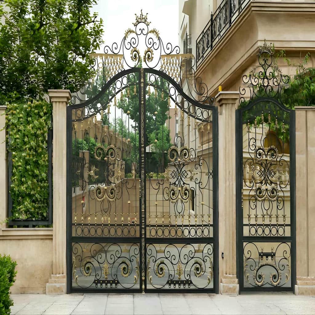 درب حیاط در مریوان