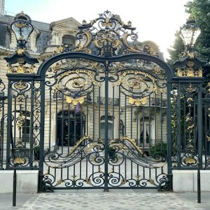 درب حیاط در اردبیل