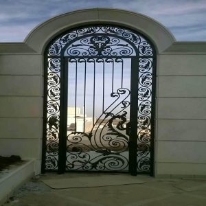 درب حیاط در بندر انزلی