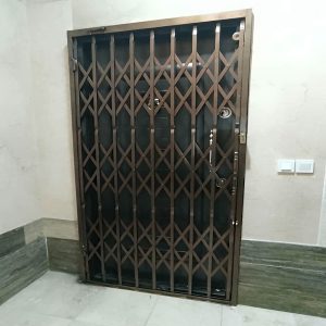 درب آکاردئونی در شیراز