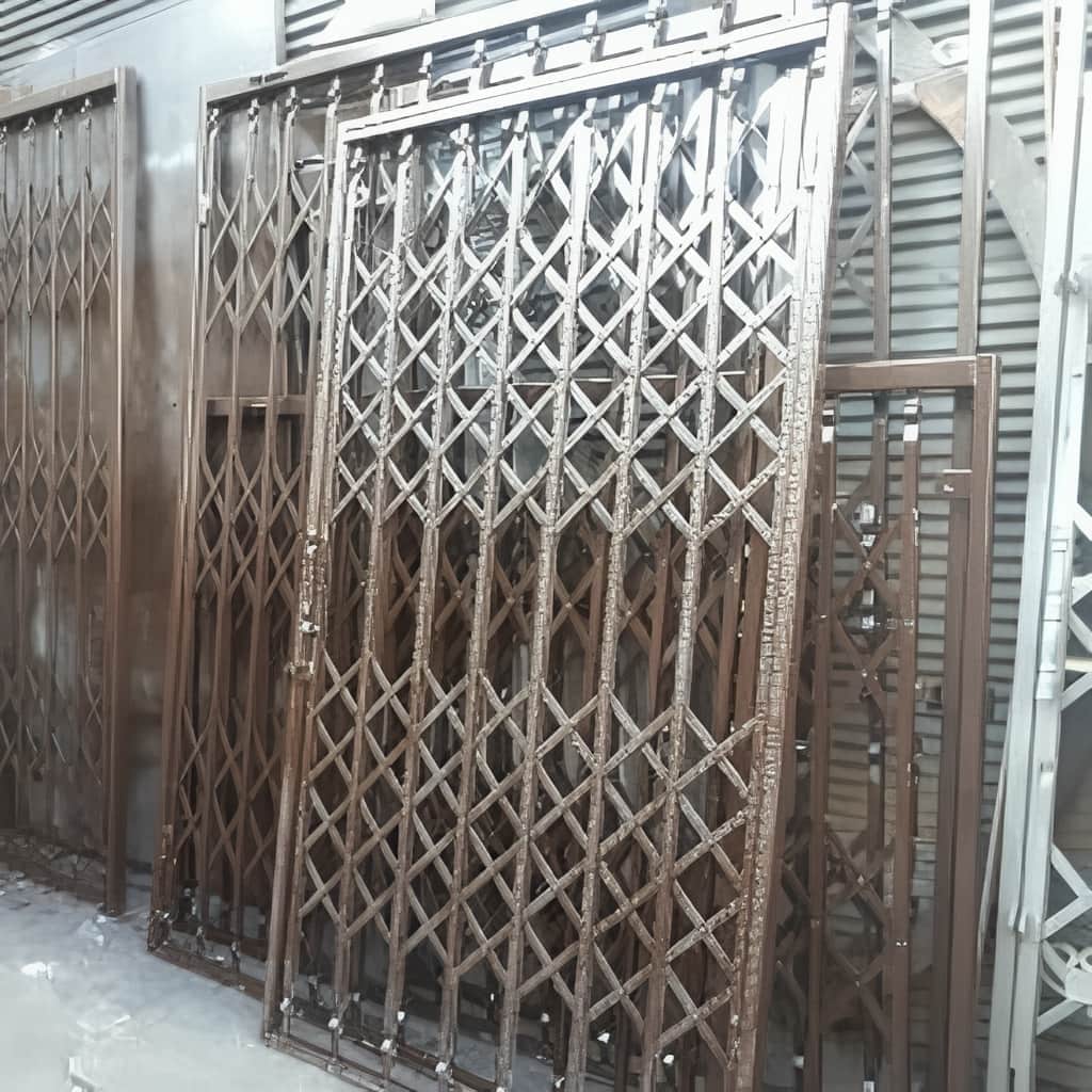 خرید درب آکاردئونی مدرن مشکی ورودی اداری برای دفتر