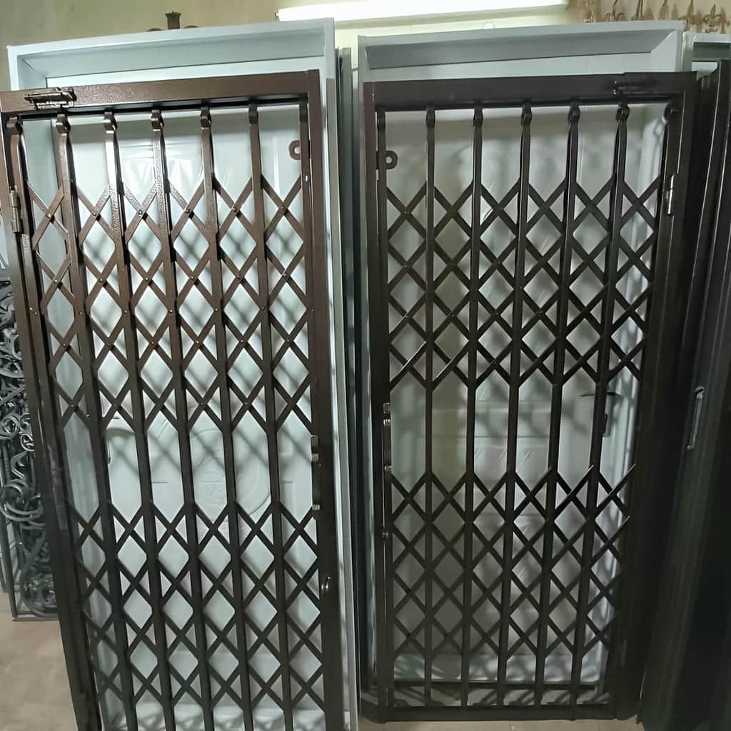 نصب درب آکاردئونی سه گل تسمه با ریل مقاوم