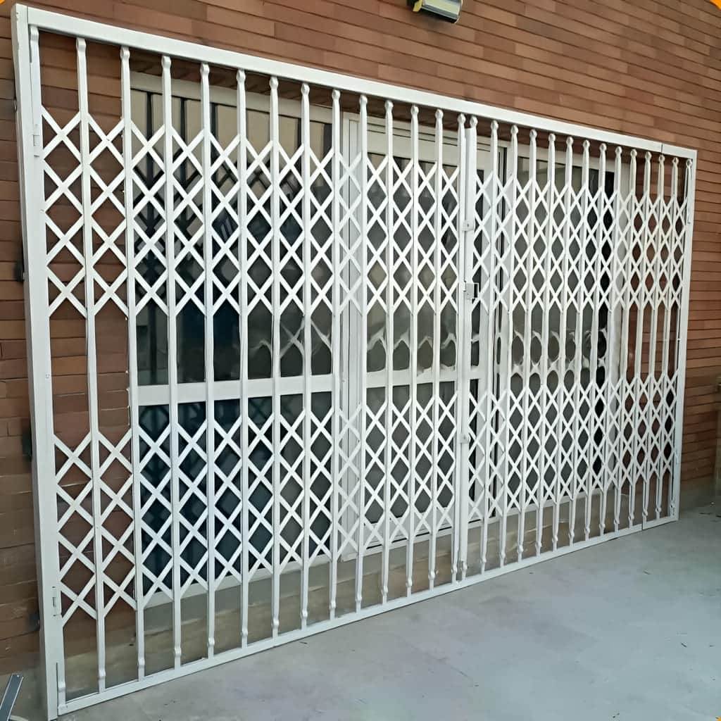 قیمت درب آکاردئونی پنج گل دوبل بر اساس طرح و متریال