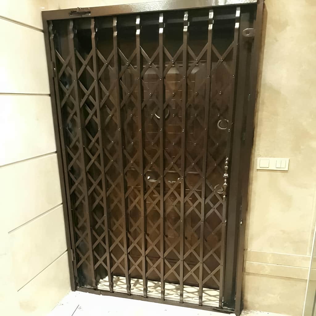 درب آکاردئونی با فریم محکم دورکار