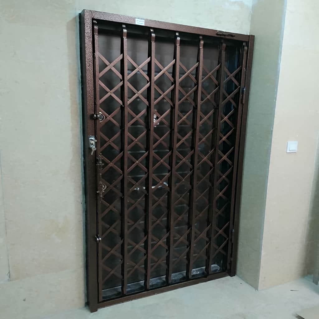 قیمت حفاظ آکاردئونی درب واحد مسکونی بر اساس طرح و متریال