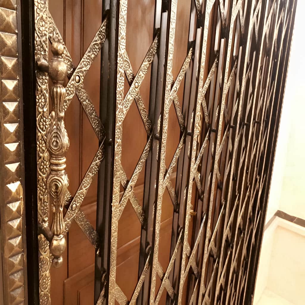 نصب درب ریلی آکاردئونی کم جا با ریل روان