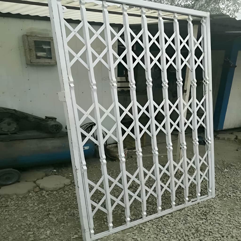 نصب درب آکاردئونی طلایی سلطنتی با چک‌لیست اجرا