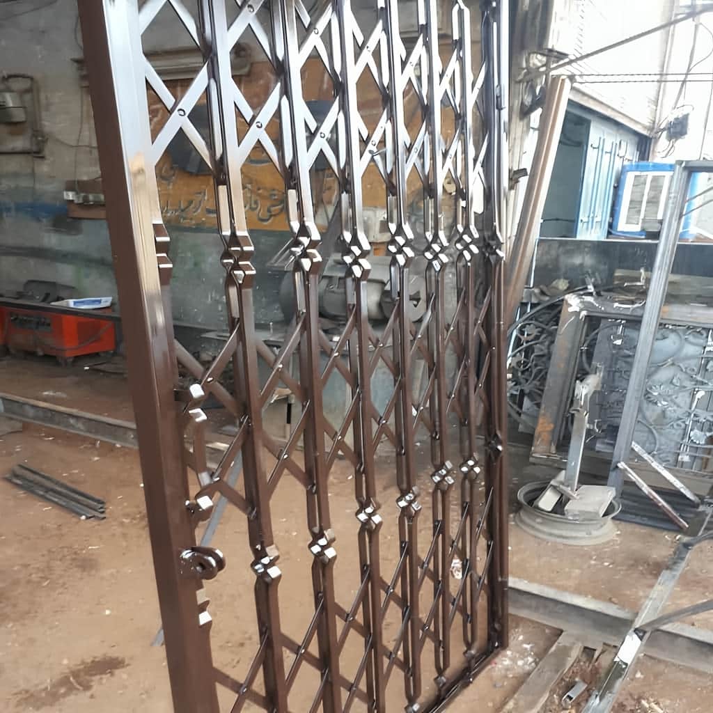 سفارش حفاظ آکاردئونی لوزی تسمه پهن مطابق نمای ورودی