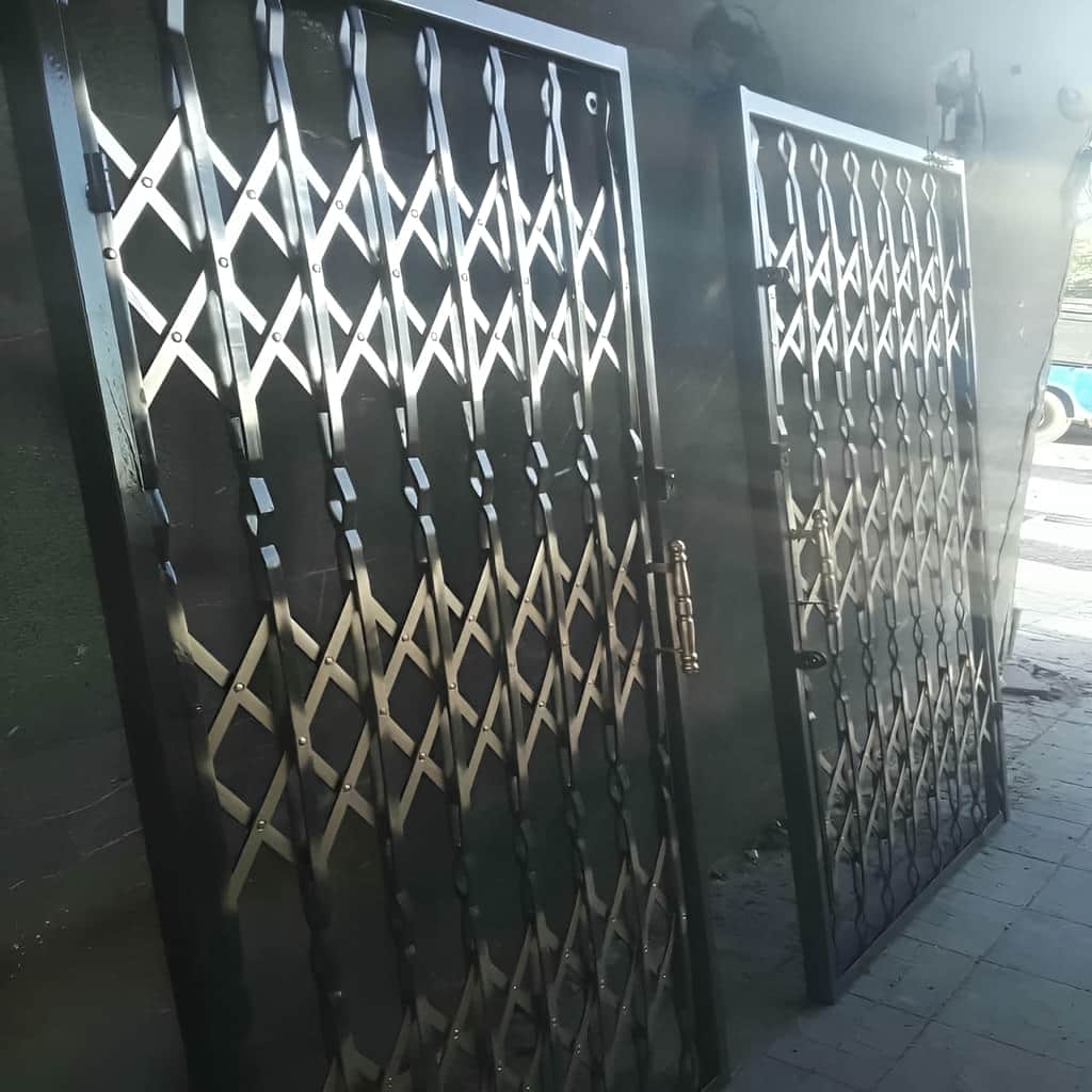نصب درب آکاردئونی ضد سرقت آپارتمان با ریل روان
