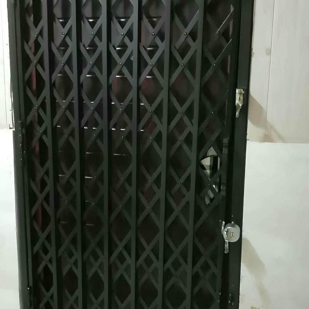 درب آکاردئونی با رنگ مقاوم بدنه