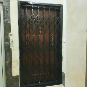 درب حفاظ فلزی ورودی واحد 9 نمونه مقاوم