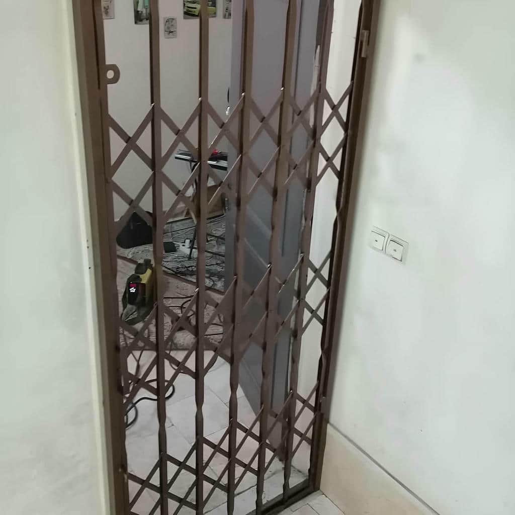 نصب درب آکاردئونی پنج گل دوبل با ریل مقاوم
