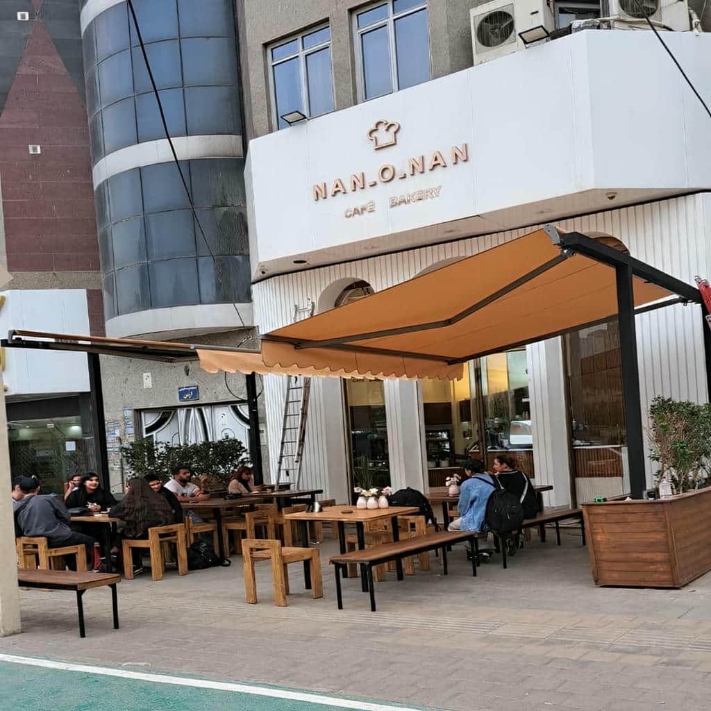 سایبان برقی تجاری با فریم تقویت شده و مقاوم نصب حرفه ای سایبان برقی در فضاهای تجاری