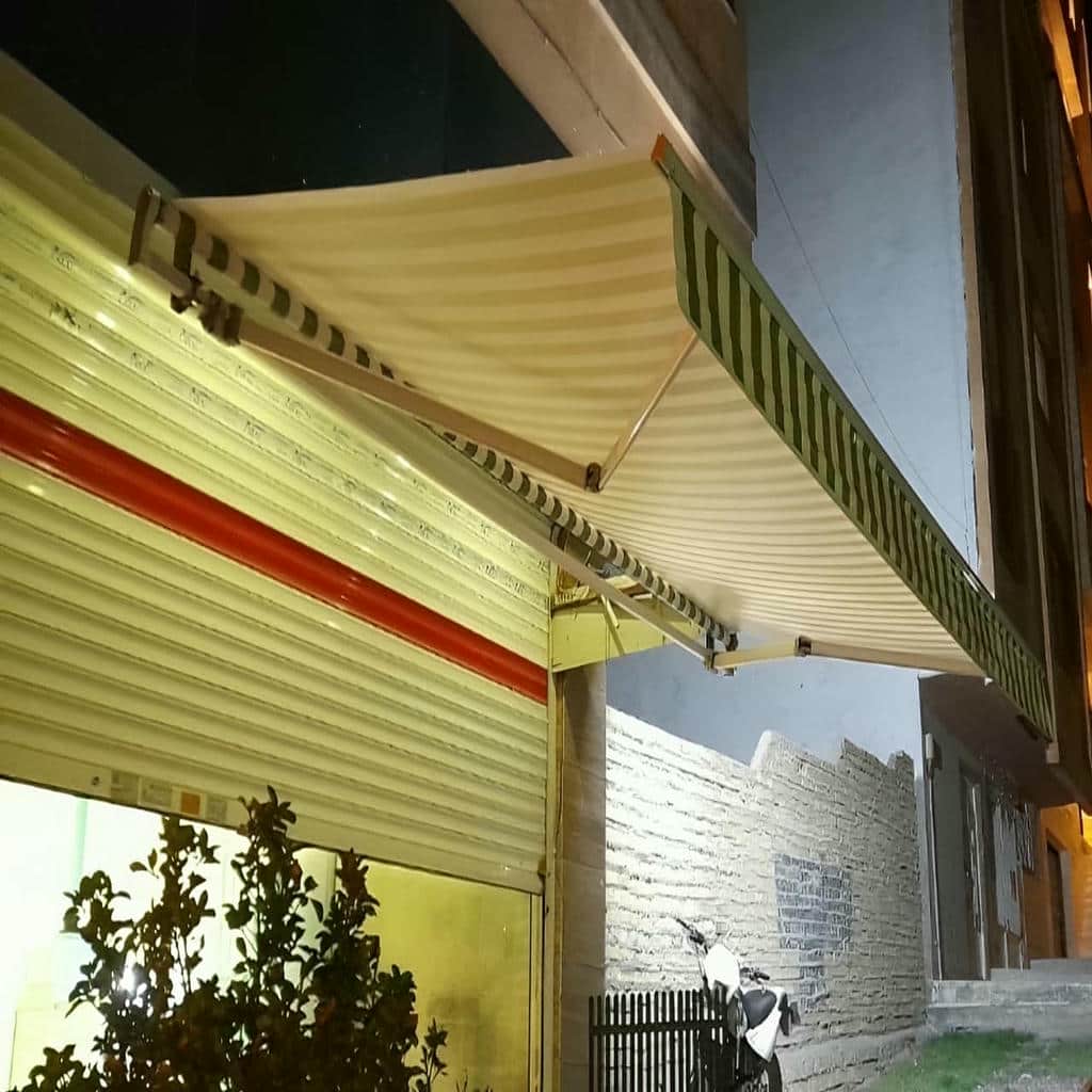 سایبان برقی کافه و رستوران با سنسور باد برای ایمنی بیشتر سایبان برقی کافه و رستوران با سنسور باد برای ایمنی بیشتر