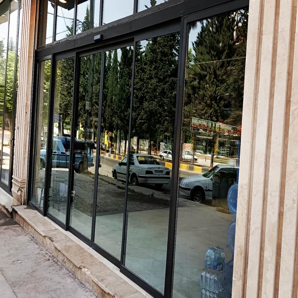 درب اتوماتیک شیشه ای پرتردد مجتمع با ریل تقویت شده