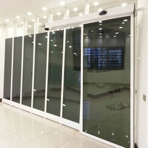 مقایسه کاربردی انواع درب اتوماتیک شیشه ای