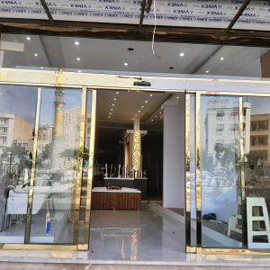 11 طرح درب اتوماتیک شیشه ای فریم مشکی مدرن