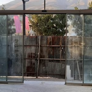 14 مدل درب شیشه ای اتوماتیک کشویی دو لت مدرن
