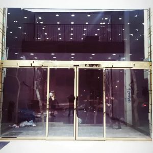 8 مدل درب اتوماتیک شیشه ای فروشگاهی پرتردد مدرن
