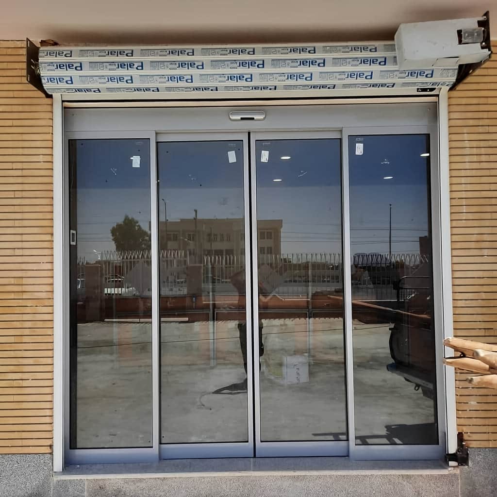 درب اتوماتیک شیشه ای بیمارستانی سنسور حرکت با کاور بالایی منظم