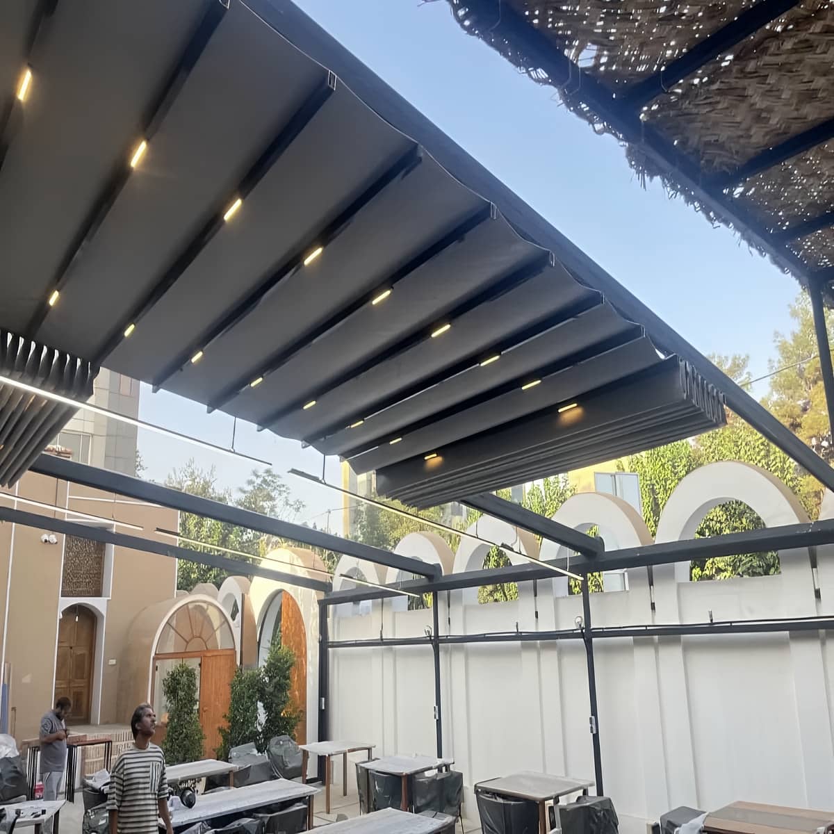 سقف برقی پارچه ای پرگولا با یراق مقاوم رطوبت سقف برقی پارچه ای پرگولا با یراق مقاوم رطوبت