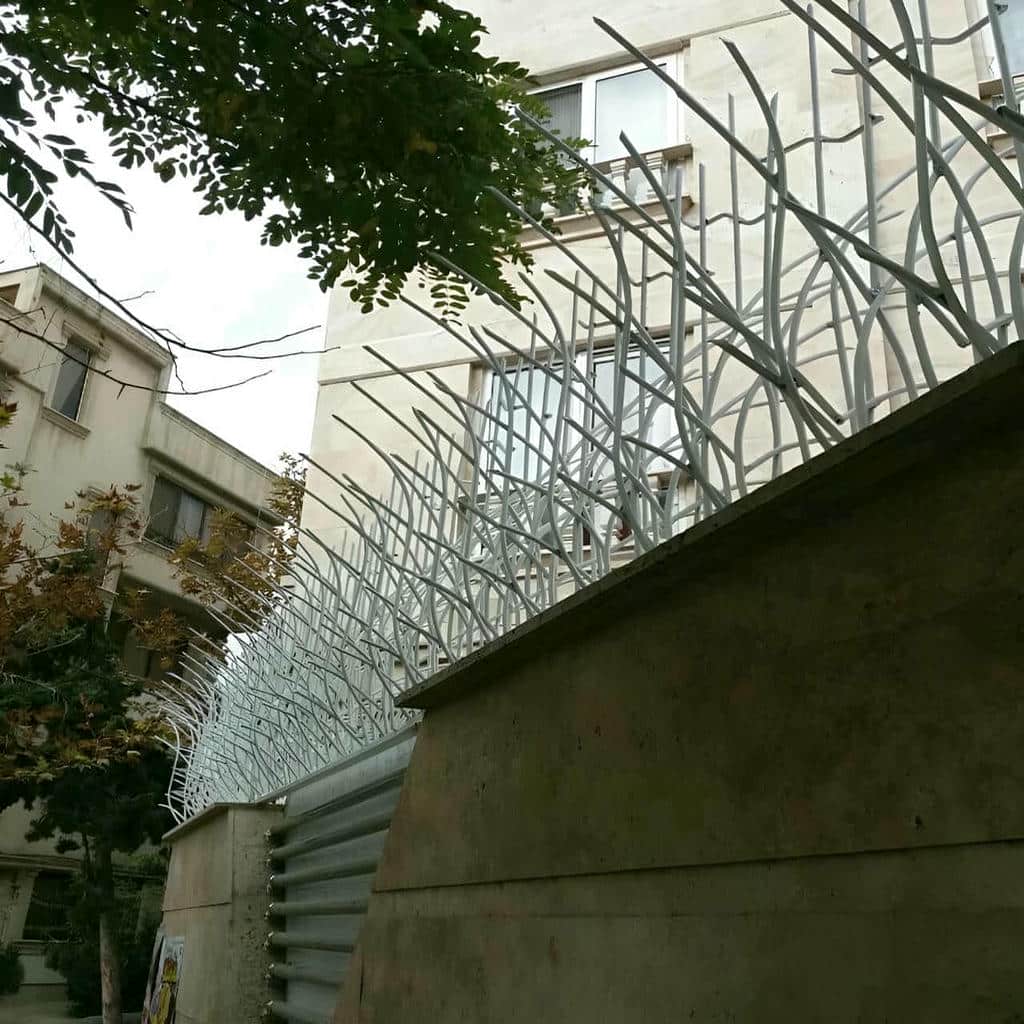 سفارش حفاظ دیوار ویلایی مدرن طرح نیزه با شاسی مقاوم